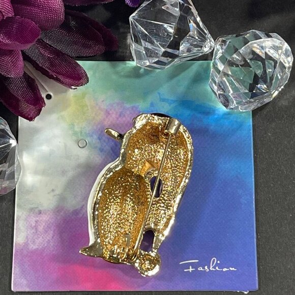 Chilly Willy Penguin Lapel Pin Christmas Santa Bling Badge Pin Brooch Jewelry - Picture 3 of 6